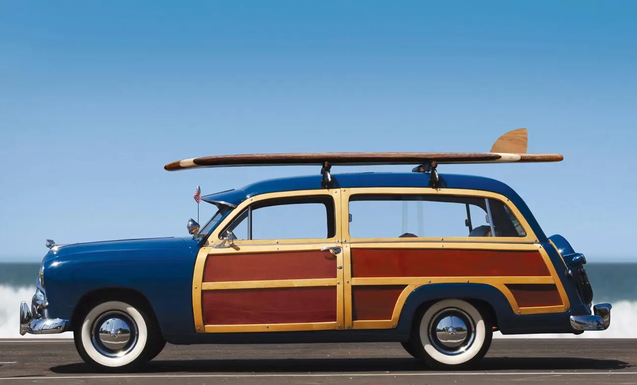 Woody-profile with Surfboard California Surfer Retro Car